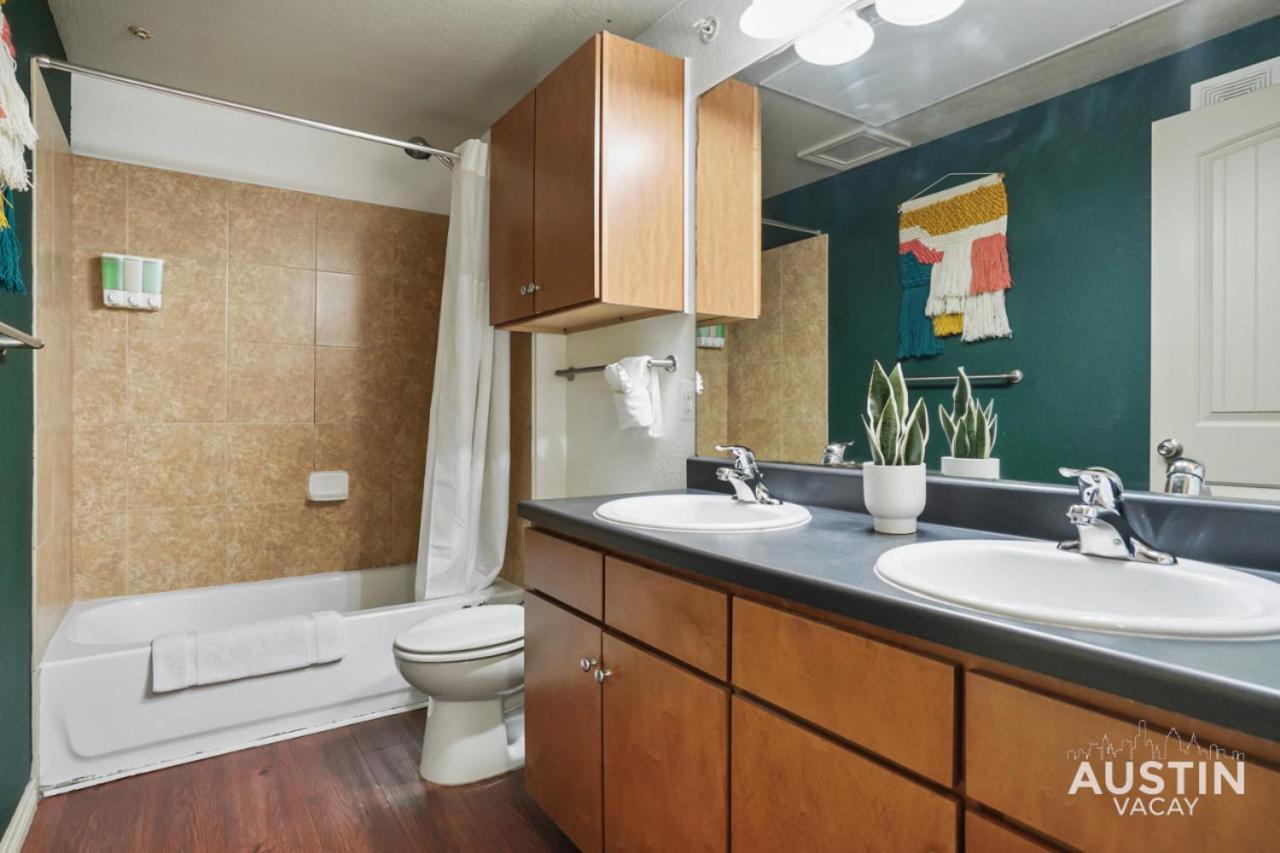 Stylish 4Br With Smart Tv And Free Garage Parking Apartamento Austin Exterior foto
